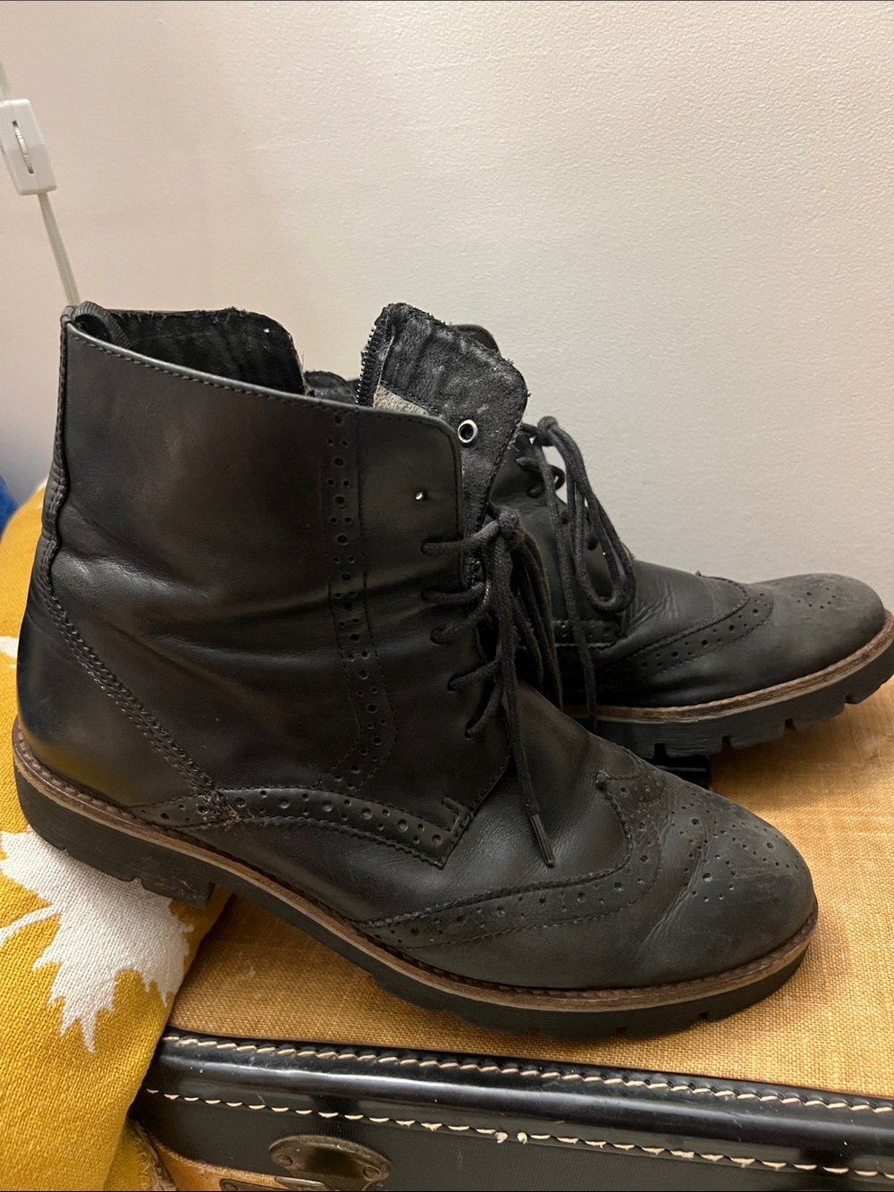 Black Women's Lace-Up Leather Ankle Boots